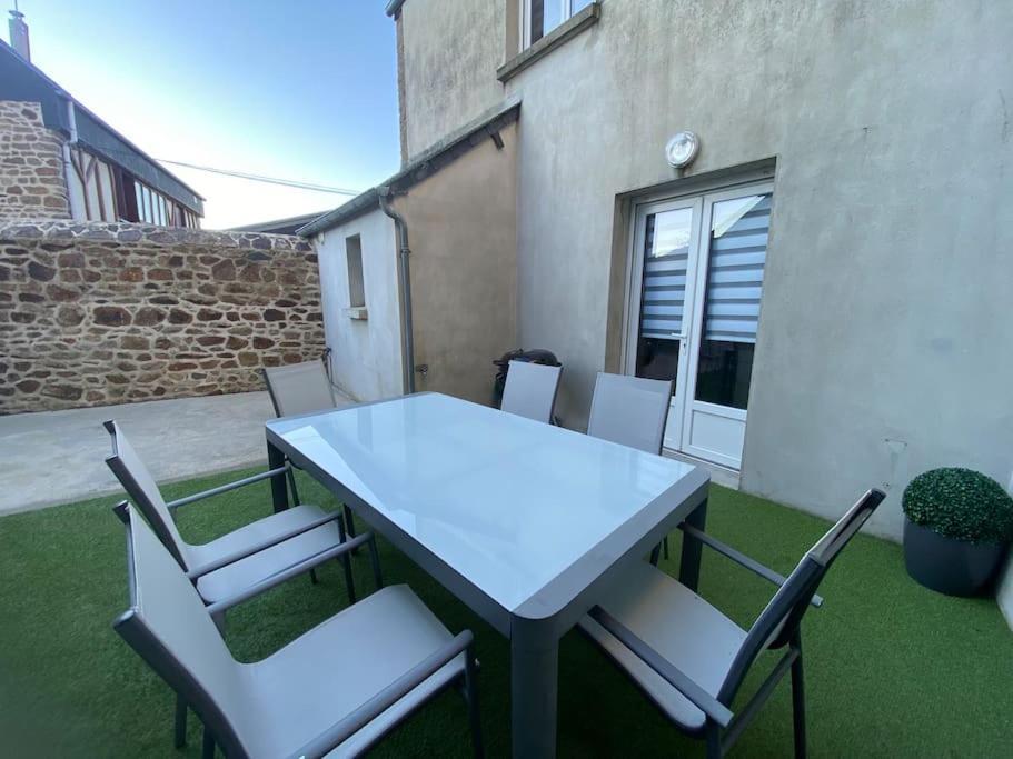 Gite Comme Chez Soi Ducey Les Cheris מראה חיצוני תמונה
